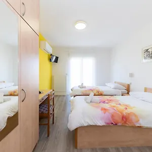 3* Pensión Irena